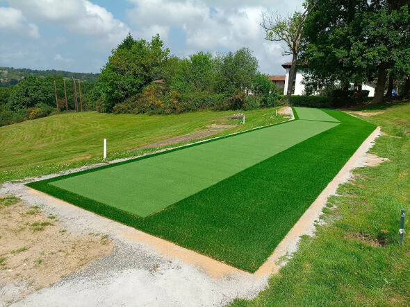 Vancouver Outdoor tee line consisting of one continuous green synthetic grass strip surrounded by trees